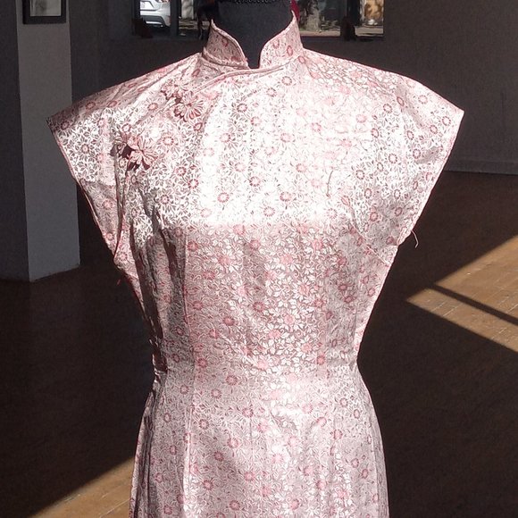 Handcrafted two-tone pink floral satin Sheen dress - Picture 10 of 13